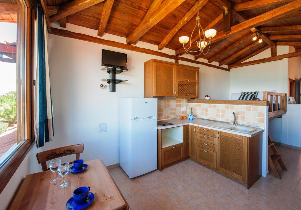 Kamares House Apartments & Studios Вурвуру Екстериор снимка
